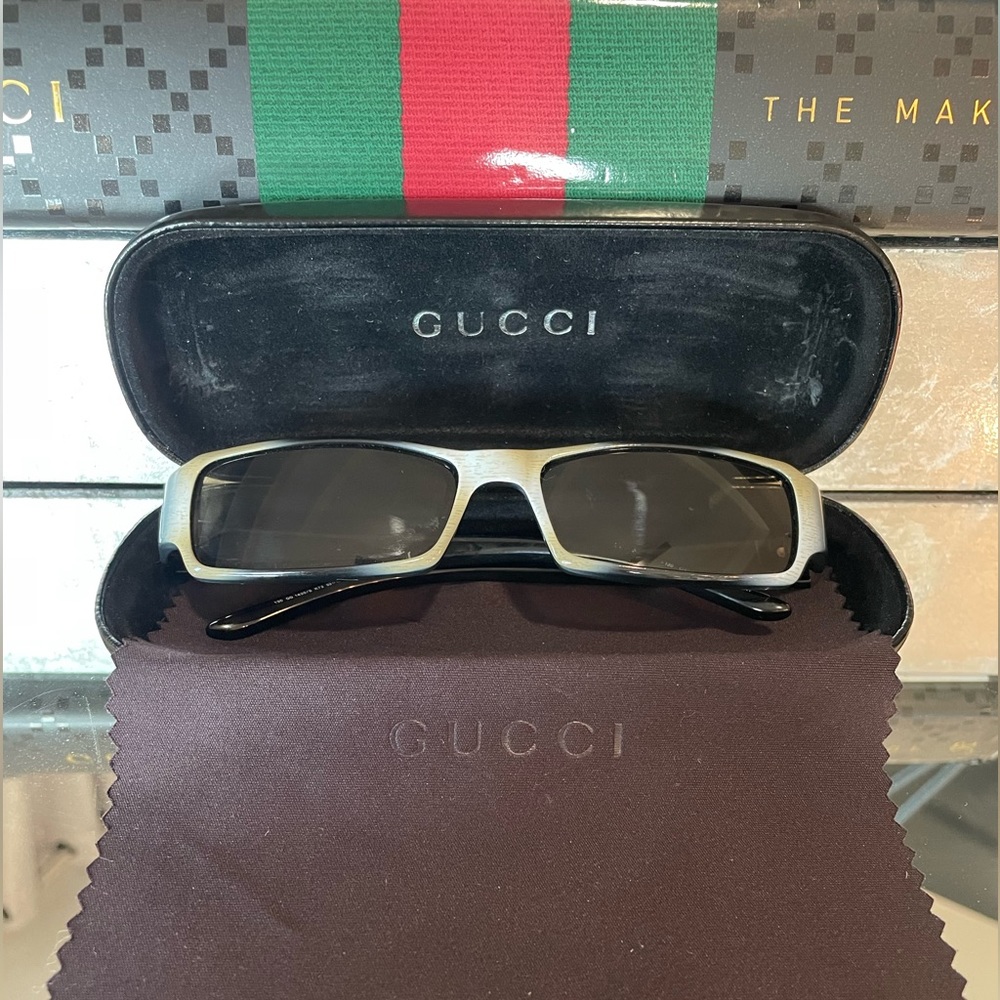 Authentic Gucci vintage Y2K skinny sunglasses gray black